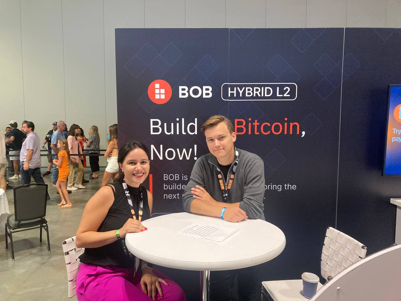 Ana Paula Pereira và Alexei Zamyatin tại Bitcoin 2024. Nguồn: Chain Việt Nam